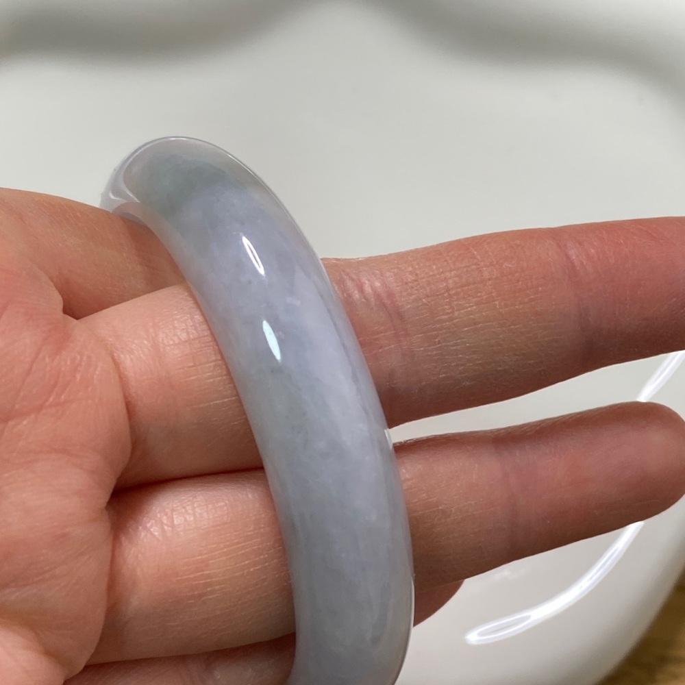Lavender Jade‑Style Bangle | Polished Purple Stone Bracelet | Elegant Gemstone - Picture 8 of 16